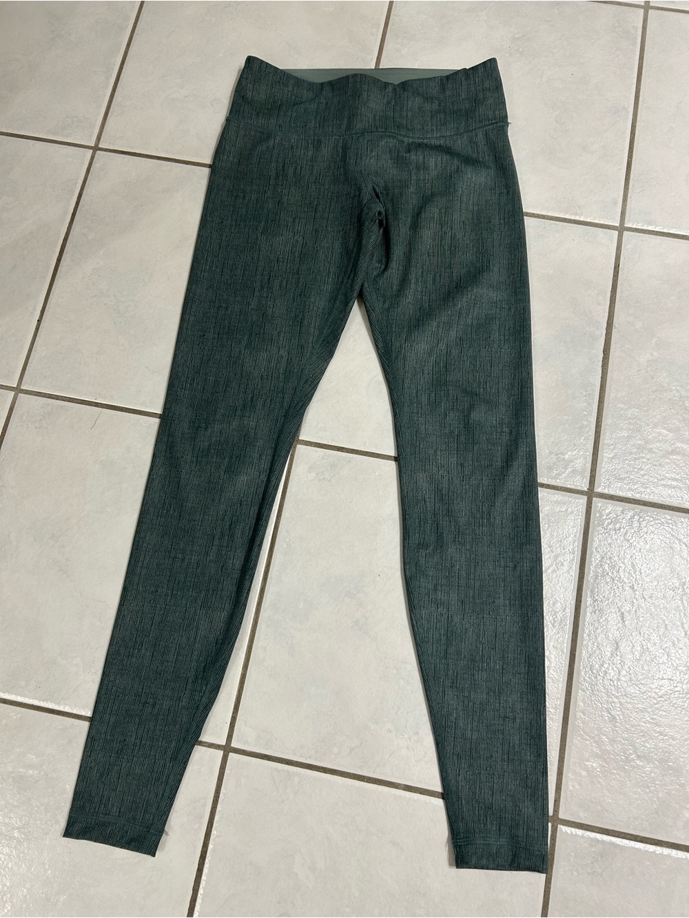 LULULEMON green Wunder Under Pant Full-On Luxtreme Leggings Size 6